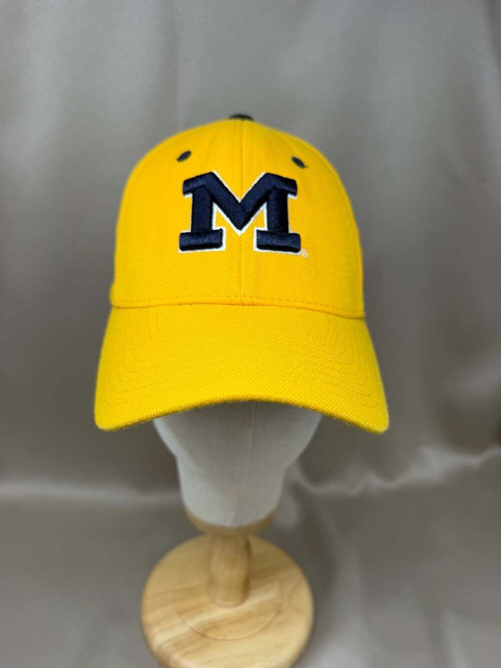 Zephyr Michigan Wolverines Fitted Hat M/L Maize Yellow Navy NCAA ZHATS